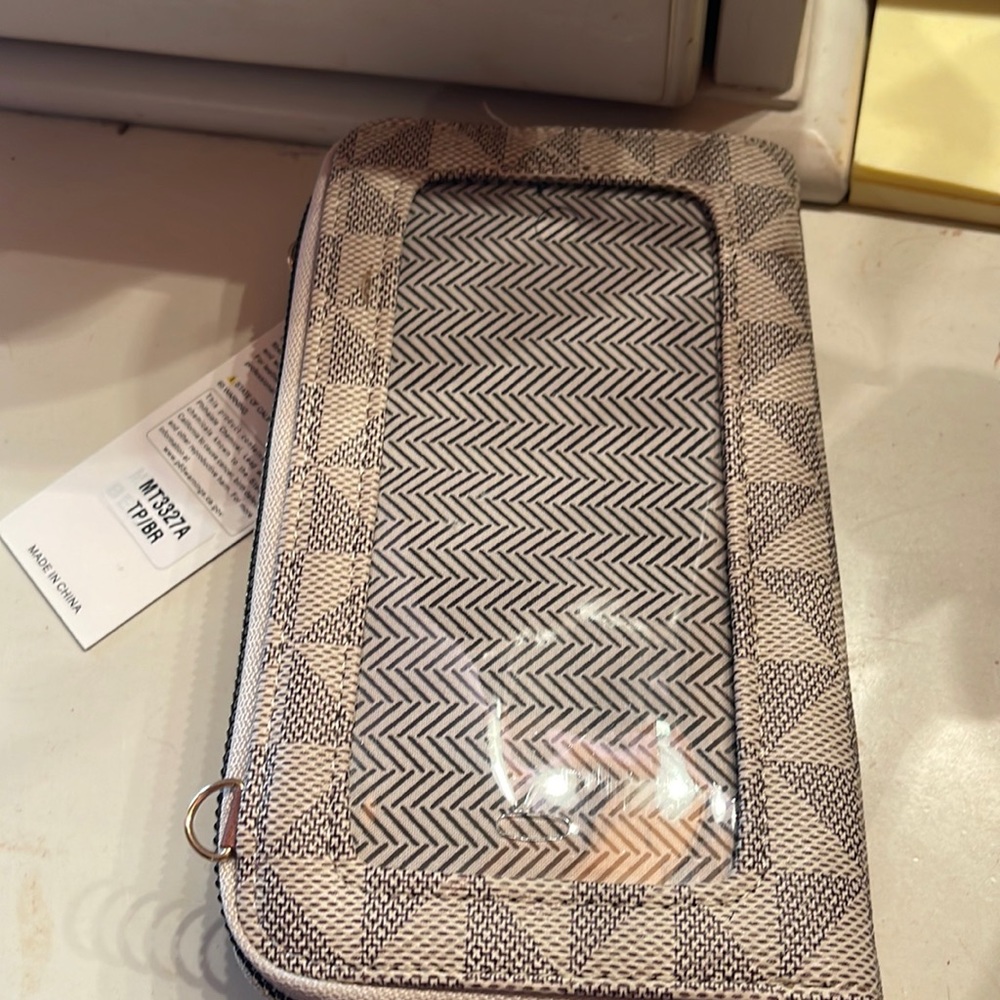 Small nwt phone/card hand purse